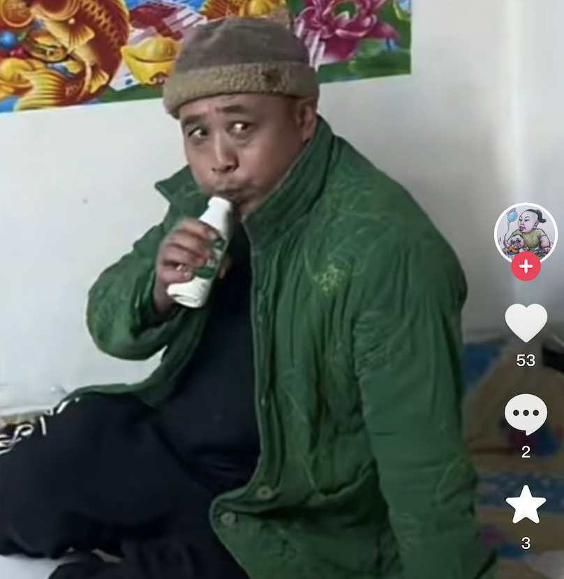▲宗庆后推崇“农村包围城市”的战略,所以娃哈哈AD钙奶和营养快线在广大的农村地区很有市场,尤其东三省。上图为《狂飙》剧照,下图为知名农村博主“东北雨姐”段子中常常出现AD钙奶
