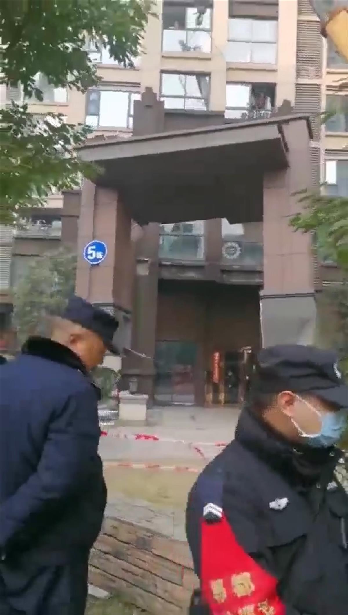 被拆除的门头（网络视频截图）