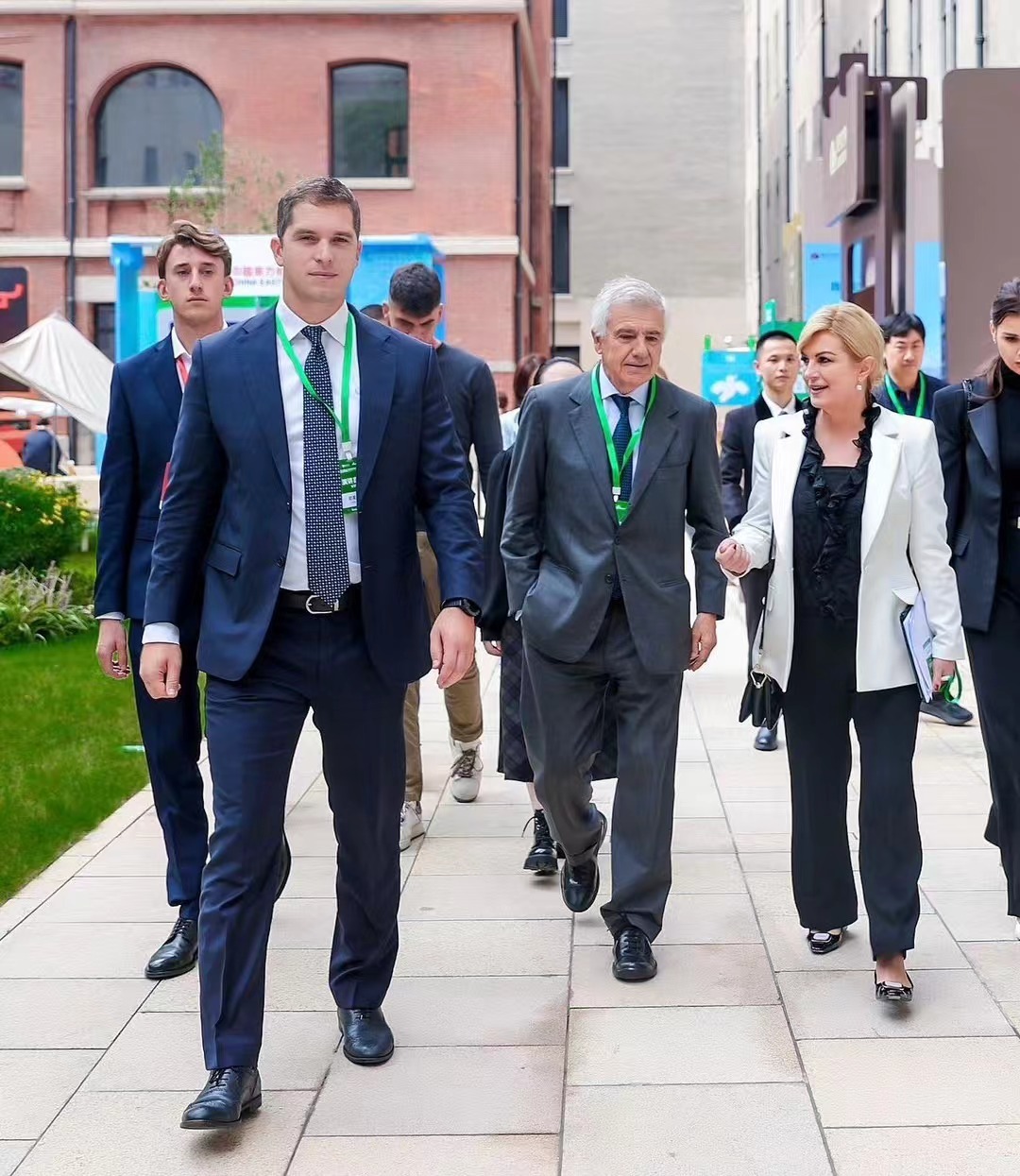 第572页Animation Magazine, image size:1080x1245