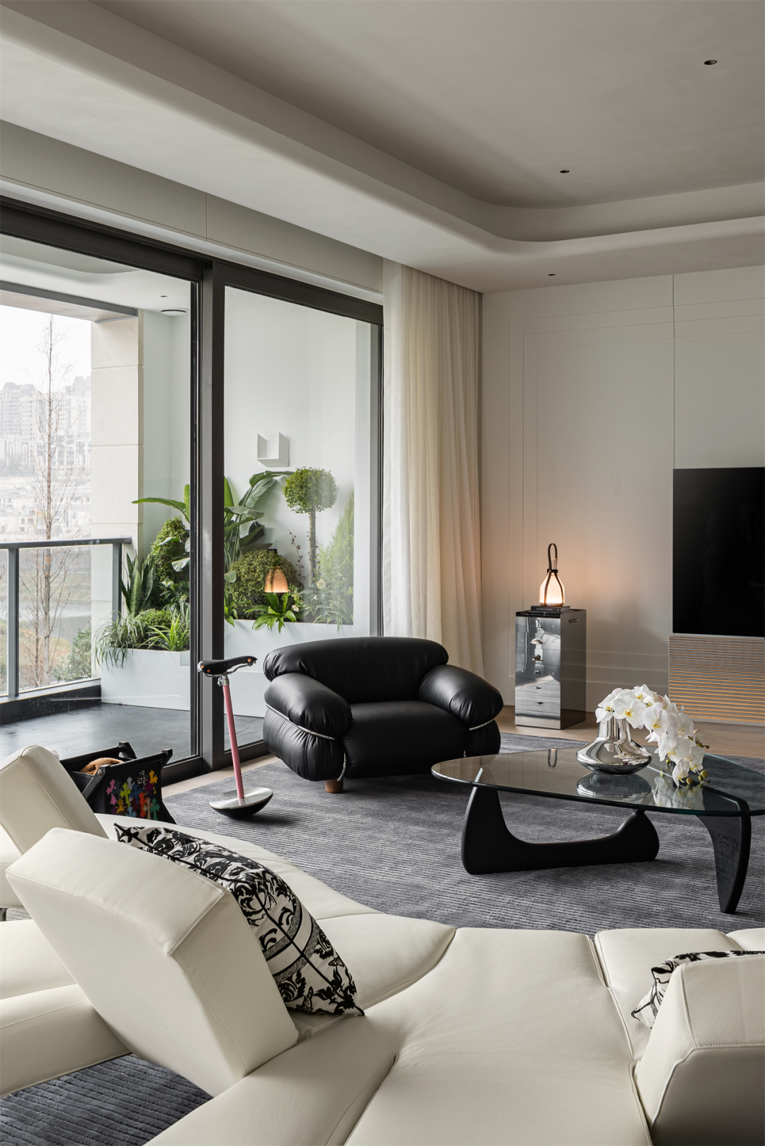 精装房大胆拆解用黑白演绎极简格调中的时髦前卫
