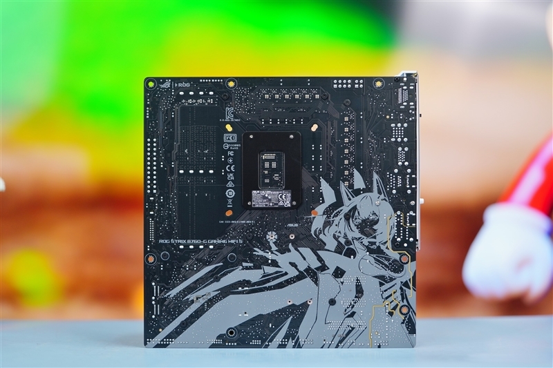 高颜值小板!华硕ROG STRIX B760-G GAMING WIFI S小吹雪评测:稳上8000!