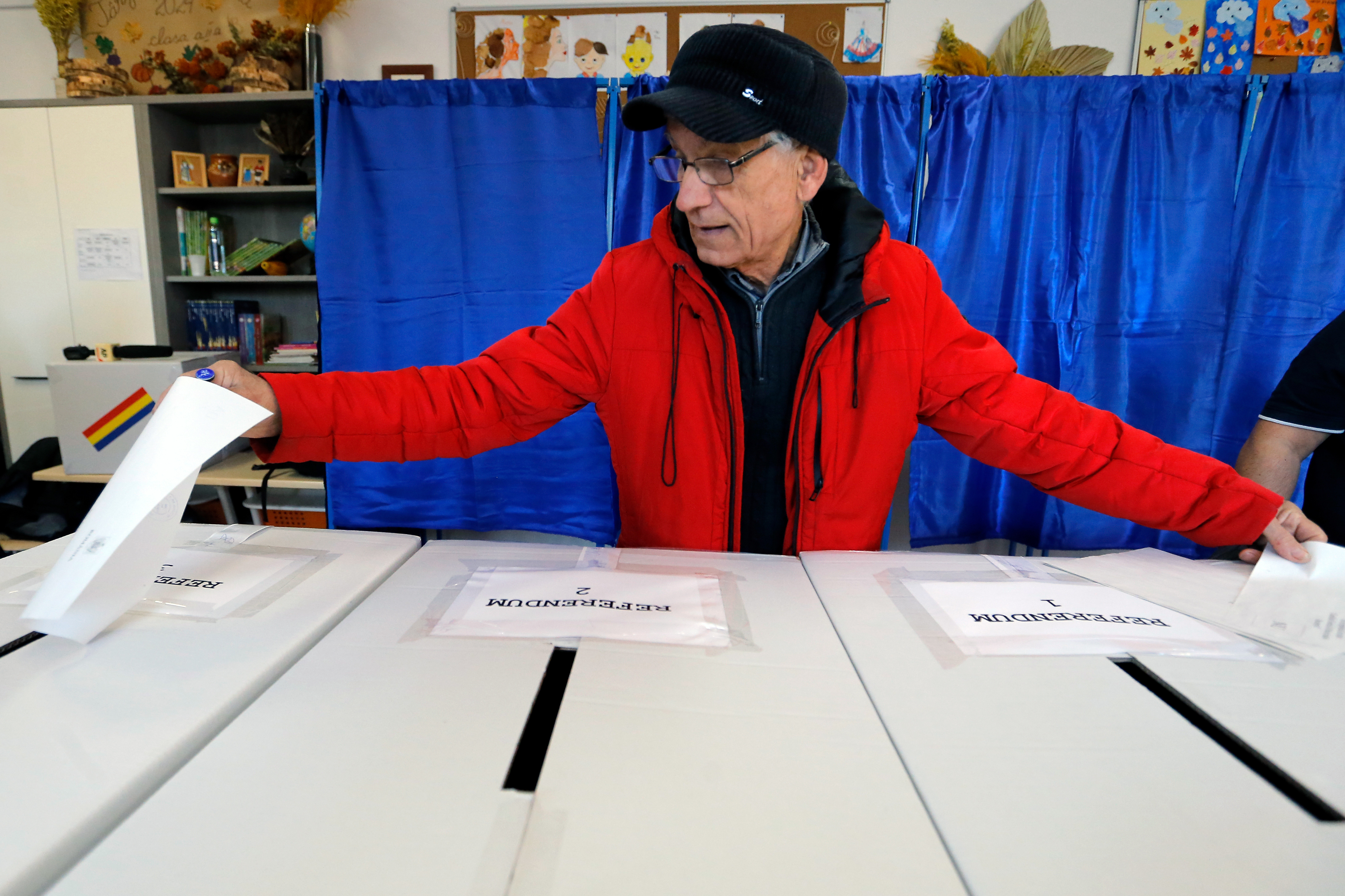 罗马尼亚宪法法院要求重新计算总统选举首轮投票_凤凰网