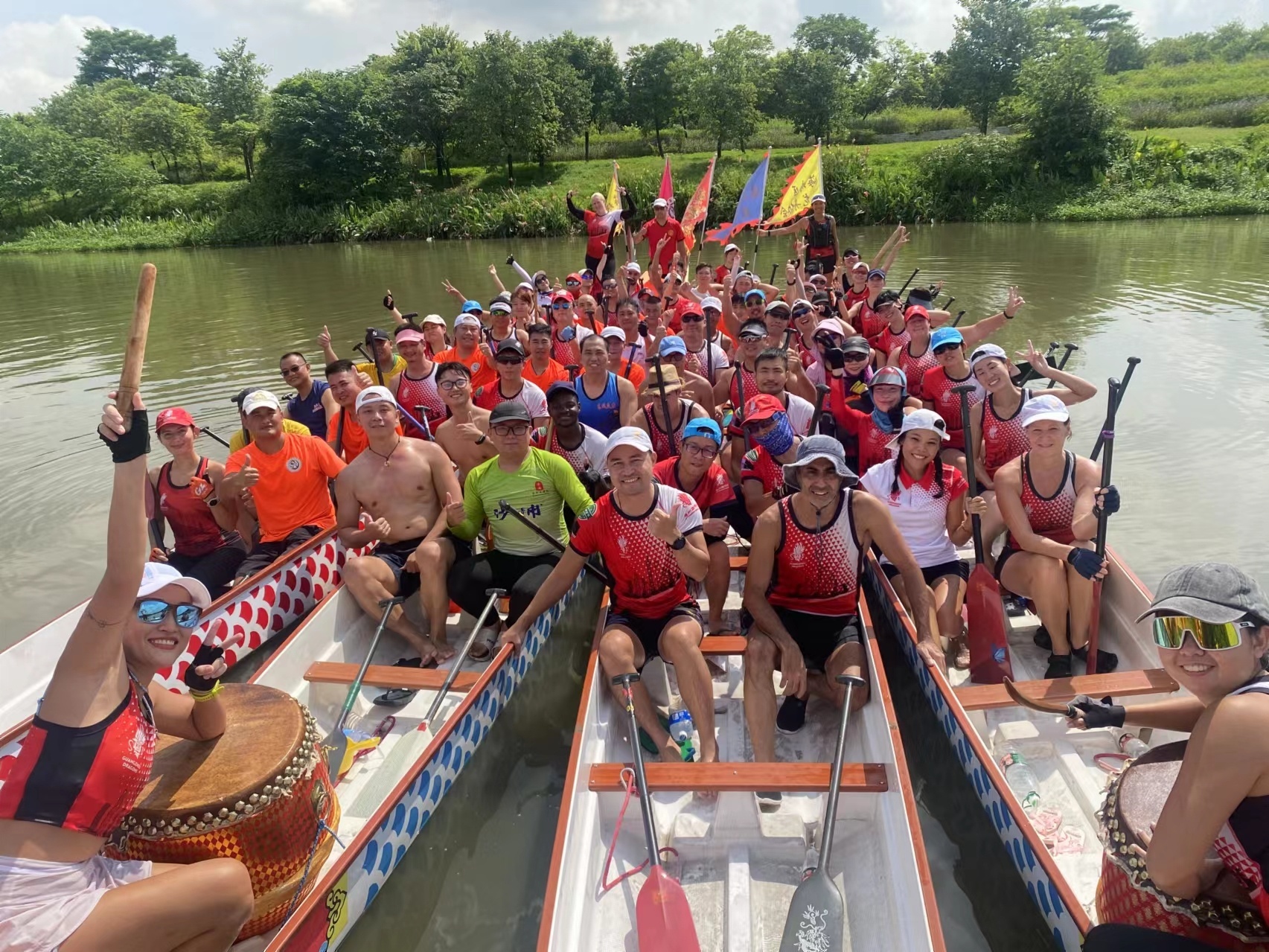 △广州国际龙舟队在训练中