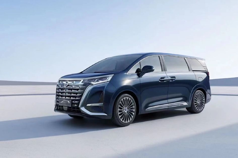 比亚迪6月销量超34万辆,百万级的仰望卖了418辆,秦家族超6万