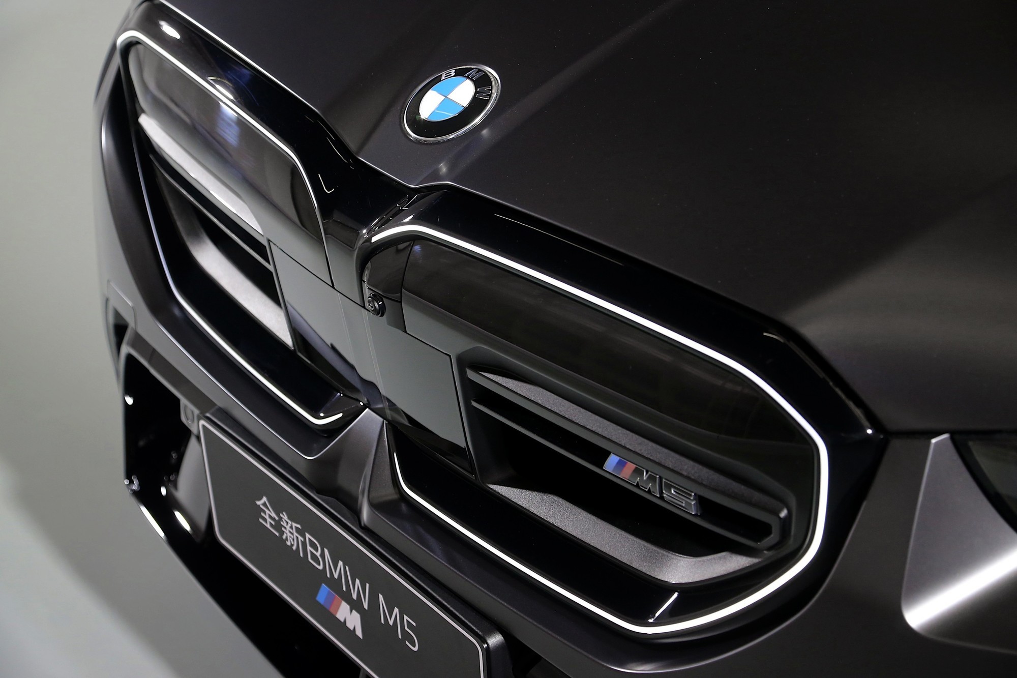 成都车展:2024全新宝马M5惊艳亮相开启国内首秀之旅