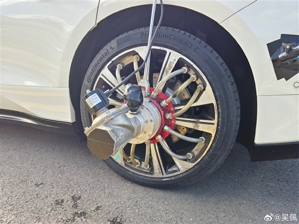 博主亲测腾势Z9 140km/h爆胎!一个词形容:无感