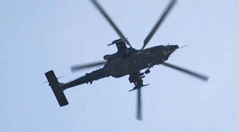 中国重型武装直升机首次亮相！美媒：如同“阿帕奇”和“浩劫”的混合版