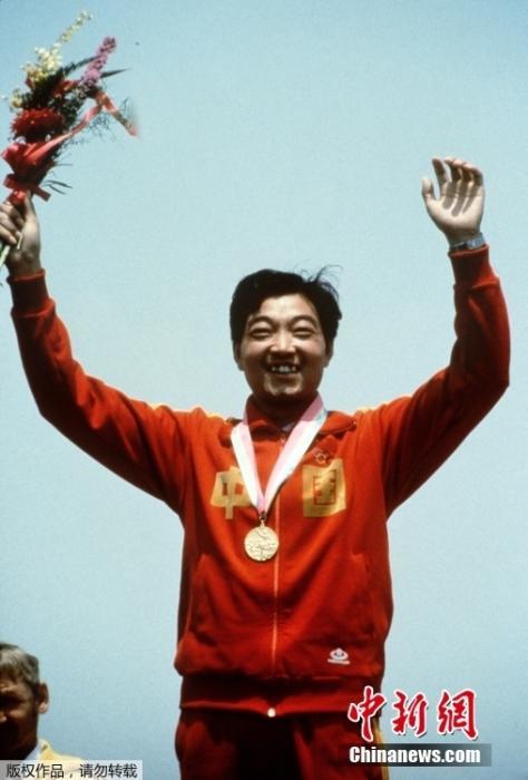 1984年，许海峰夺得中国人在奥运历史上的第一枚金牌。