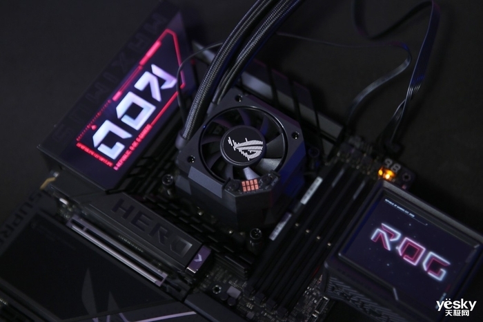 ROG MAXIMUS Z890 HERO主板+龙神3 EXTREME礼盒开箱:顶级配置,信仰拉满