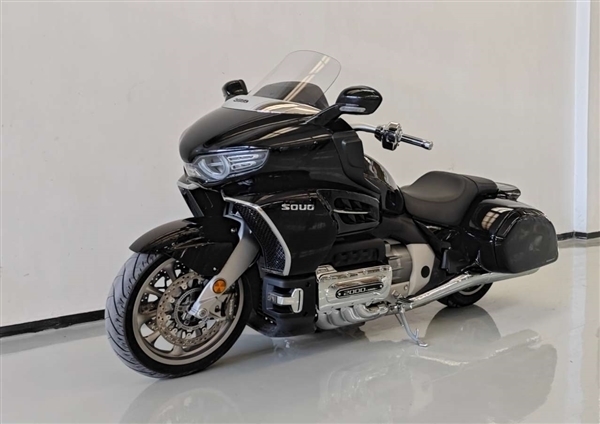 水平对置8缸发动机+8 档DCT:长城灵魂摩托实车曝光