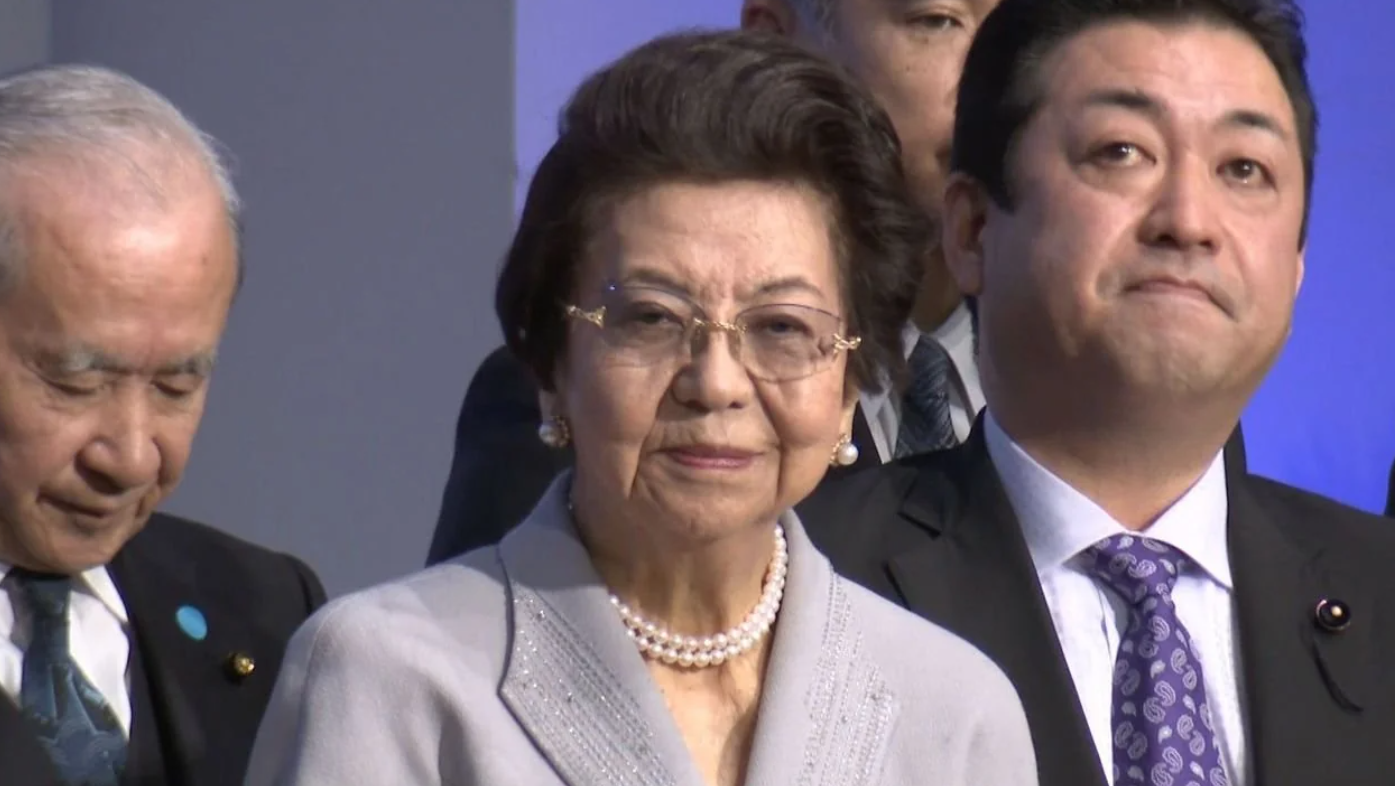 ▲安倍洋子(中)