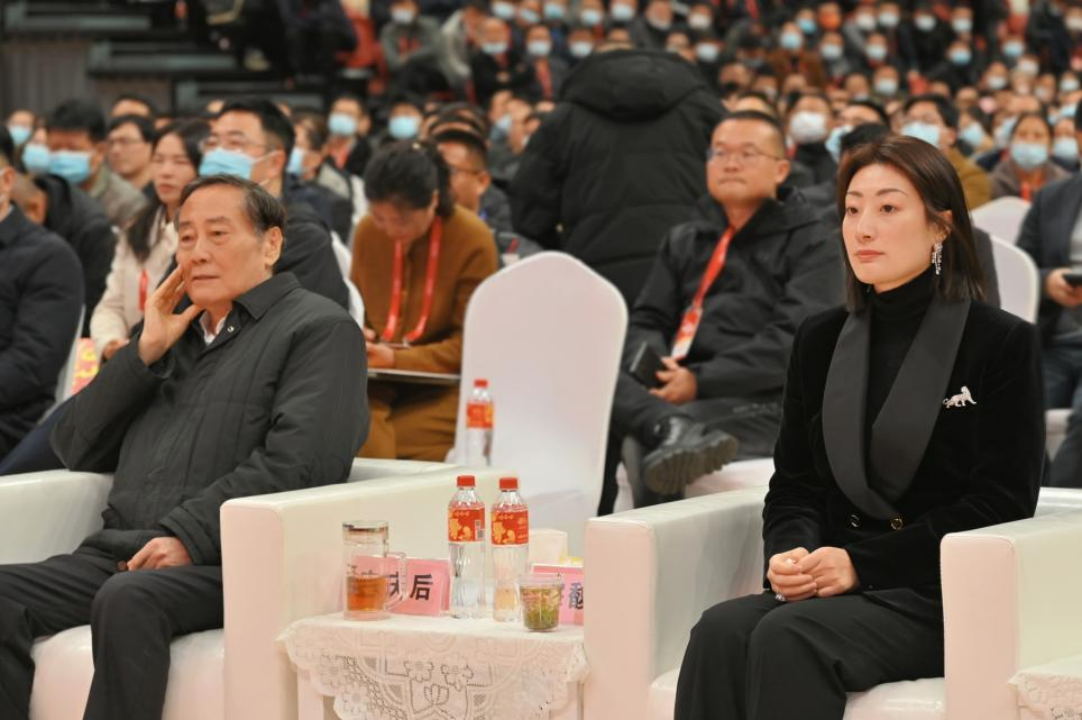2023年12月12日-14日，娃哈哈集团“健康饮力，共创未来”2024年全国销售工作会议。新华网 图