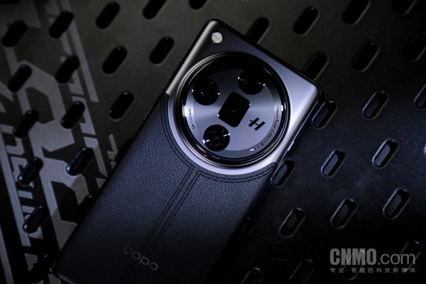 OPPO Find X7 Ultra配备单潜视镜头