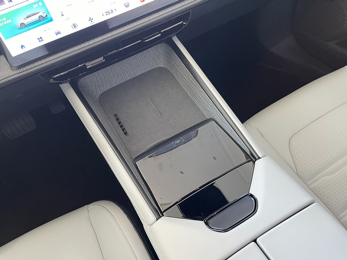 这位也叫007,增程纯电双修,探店东风奕派eπ007