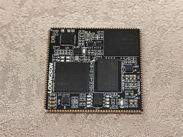 龙芯2K0300蜂鸟开发系统正式发布:巴掌大小 无限可能