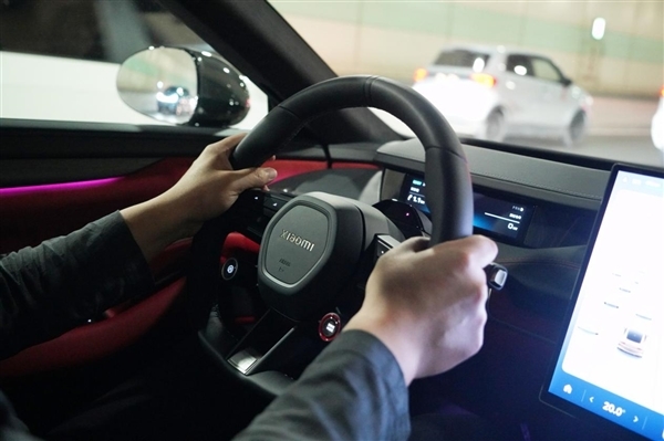 这颜值一眼种草!小米SU7雅灰图赏