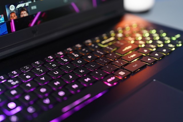 上手体验2024款掠夺者战斧18:14代i9+RTX 4090的顶级游戏神器