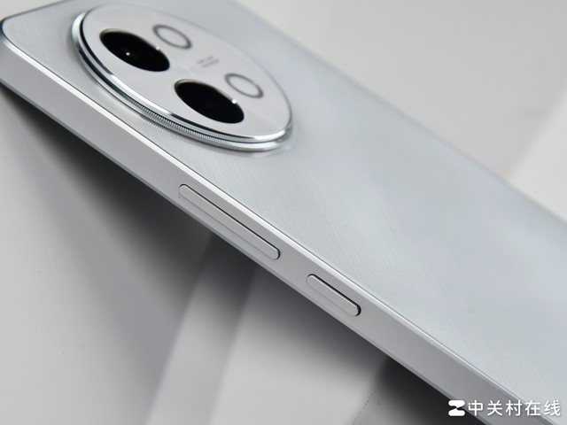 vivo S18e全面评测:2099元起,这可能是最低门槛体验蓝厂人像的手机了