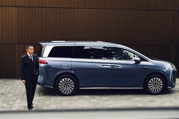 比亚迪夏MPV形象代言人身份揭秘:“硬汉”张涵予