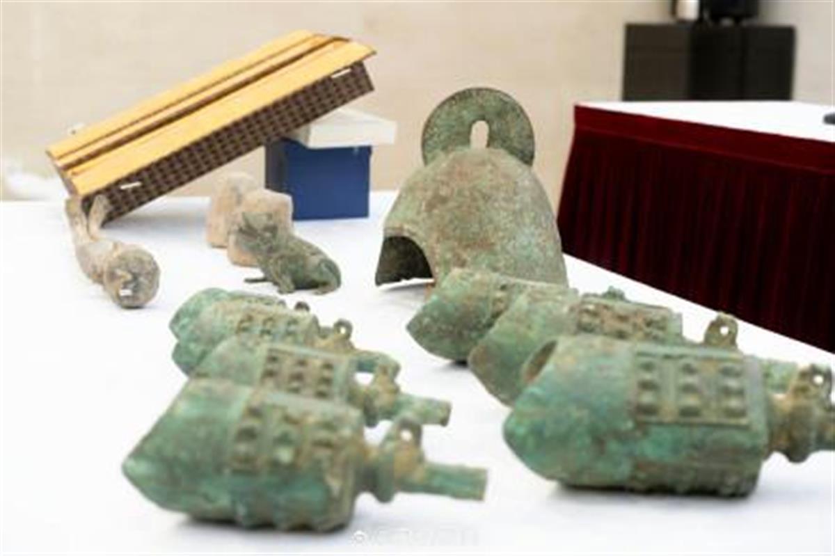 又有14件流失海外文物回归：其中青铜甬钟距今约2500年，声音穿透