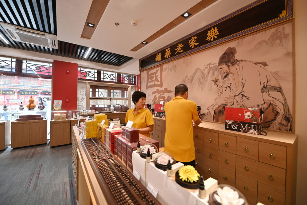 这是天津古文化街的津药达仁堂内一景。新华社记者 李然 摄