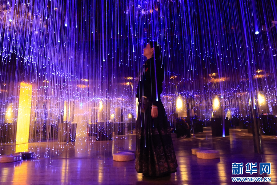 大理石方志馆展厅里的“网红”打卡点（摄于4月3日）。（新华网 赵普凡 摄）