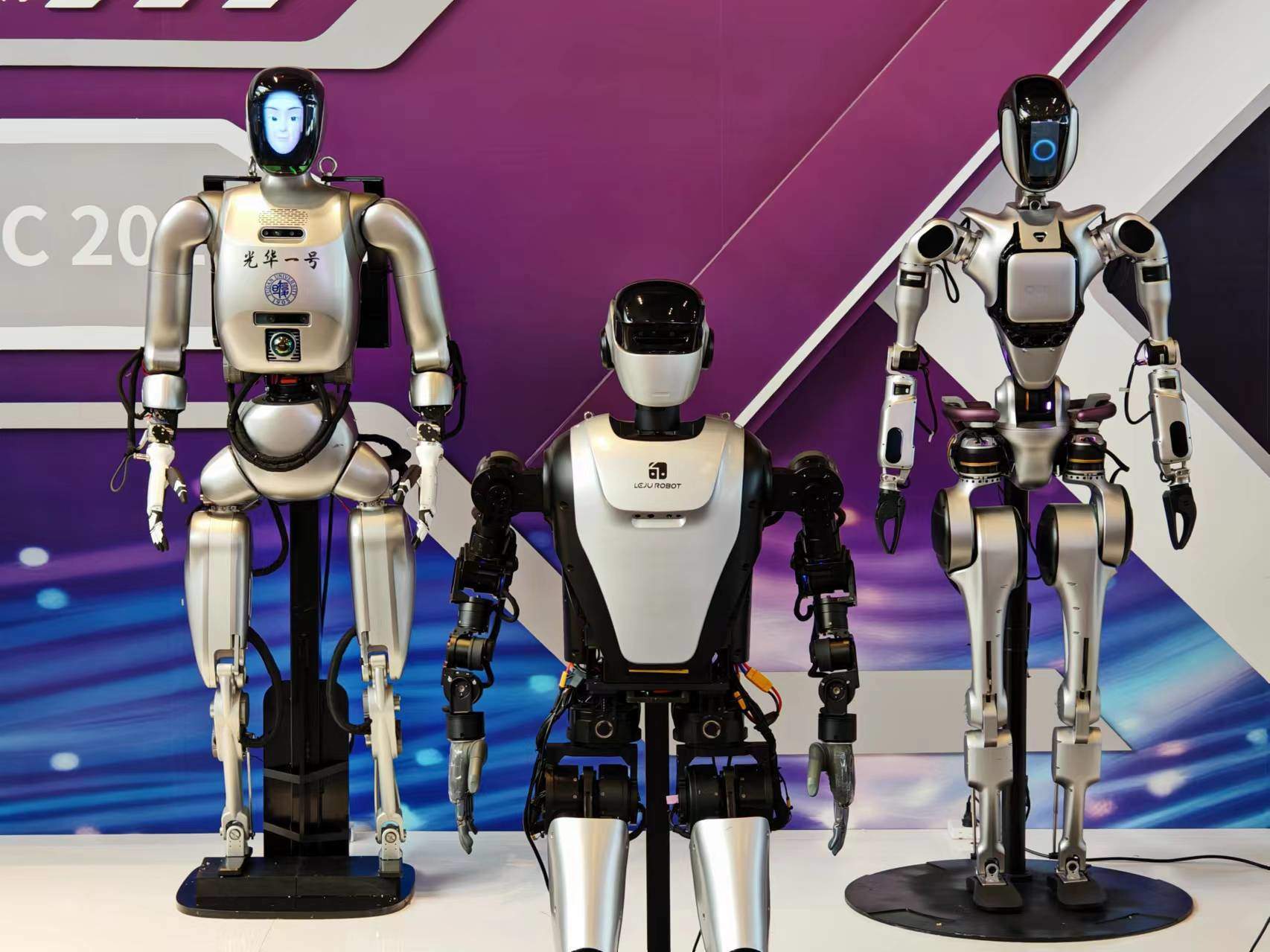 十八金刚”大阅兵，中国机器人走到哪一步了？