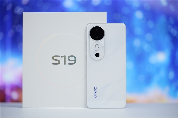 充电一次玩游戏14小时！vivo S19图赏