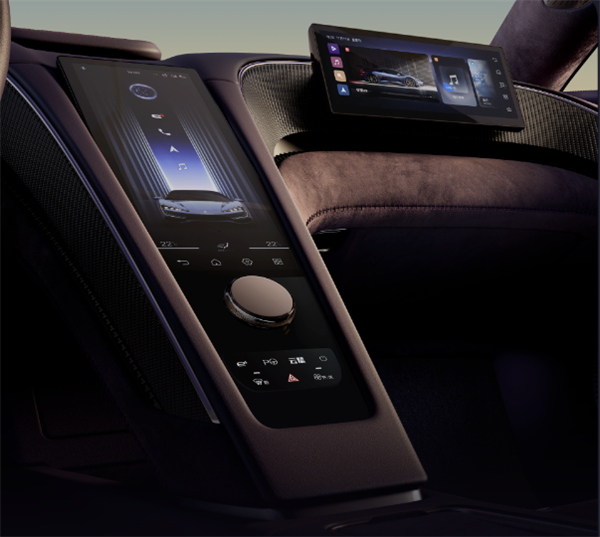 比亚迪百万超跑!银色版仰望U9实车地库曝光:超大尾翼着实吸睛