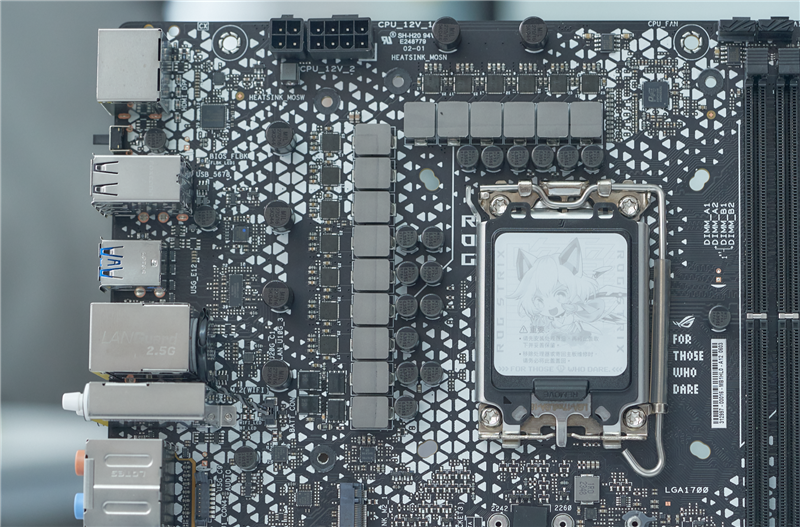 高颜值小板!华硕ROG STRIX B760-G GAMING WIFI S小吹雪评测:稳上8000!