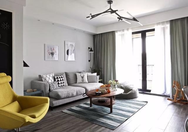 客厅选窗帘，简单的纯色，自然舒适又耐看，可以照着买