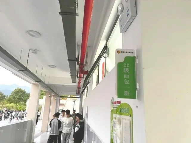资溪中等专业学校内开设的面包班。于垚峰 摄