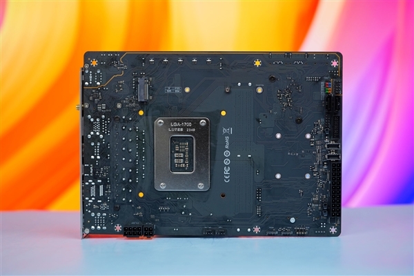 正面没有一根线!铭瑄H770YTX D5 WIFI主板图赏