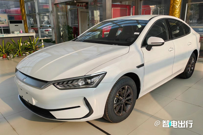 比亚迪再打价格战新秦plus推荣耀版-售7.98万起-图1