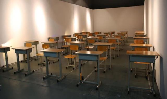 ▲ 李琳琳,《十日谈》,综合材料,尺寸可变,2015