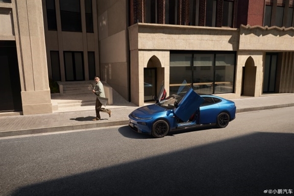 新增两种配色+剪刀门!小鹏P7i鹏翼版单电机版亮相