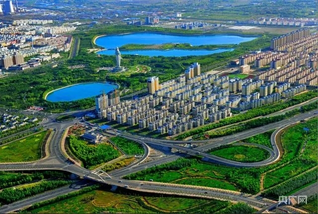 嘉峪关市区俯瞰图(央广网发 嘉峪关市委宣传部供图)