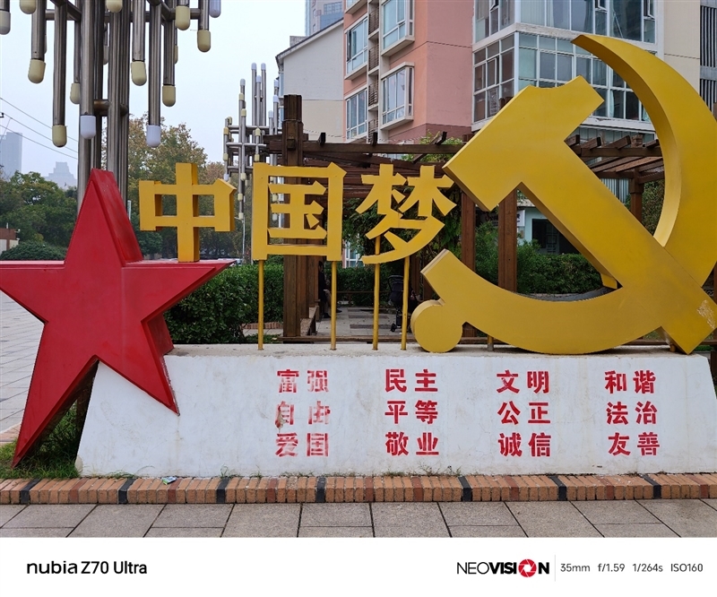 颜值巅峰 极简交互!努比亚Z70 Ultra深度评测:未来手机发展趋势风向标