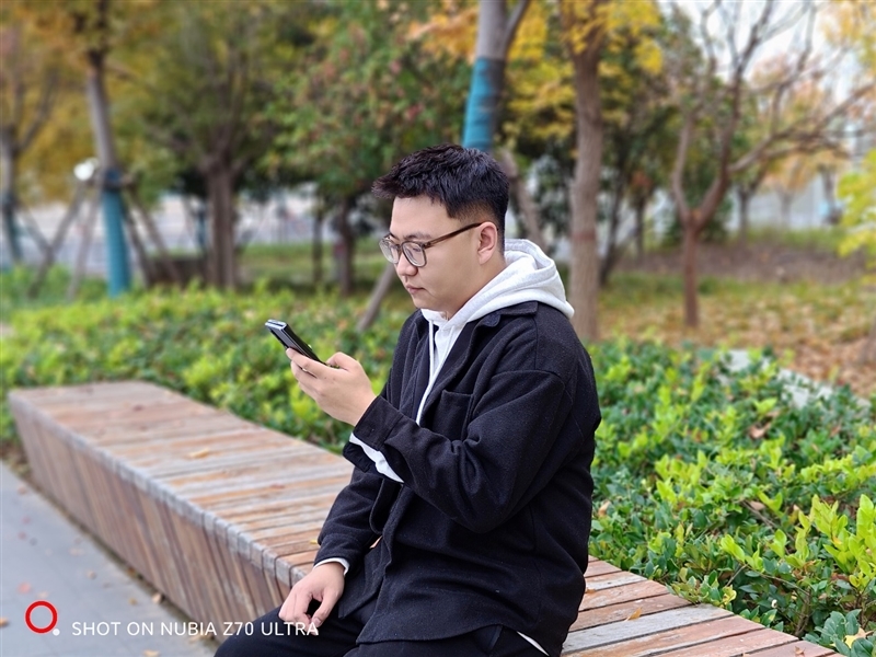 颜值巅峰 极简交互!努比亚Z70 Ultra深度评测:未来手机发展趋势风向标