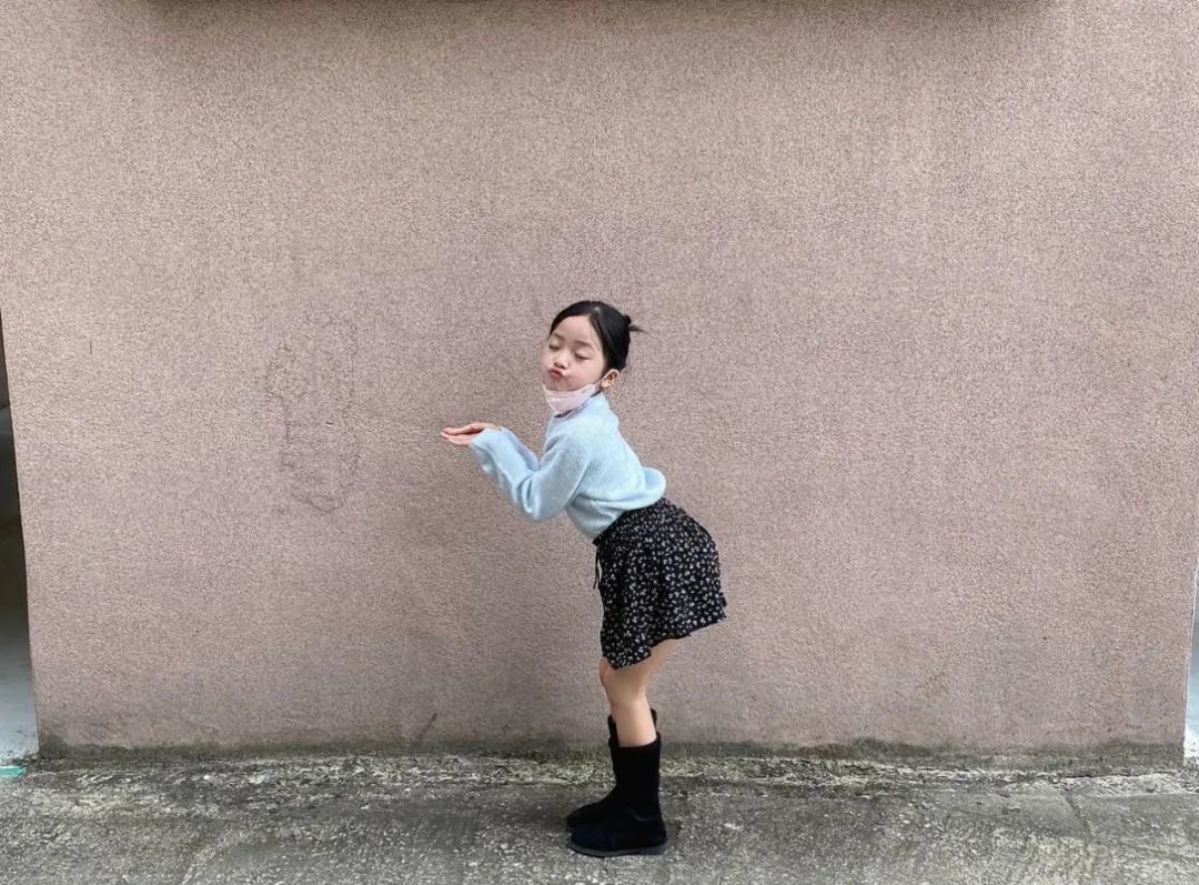 还记得表情包里的权律二吗？这是长残了？