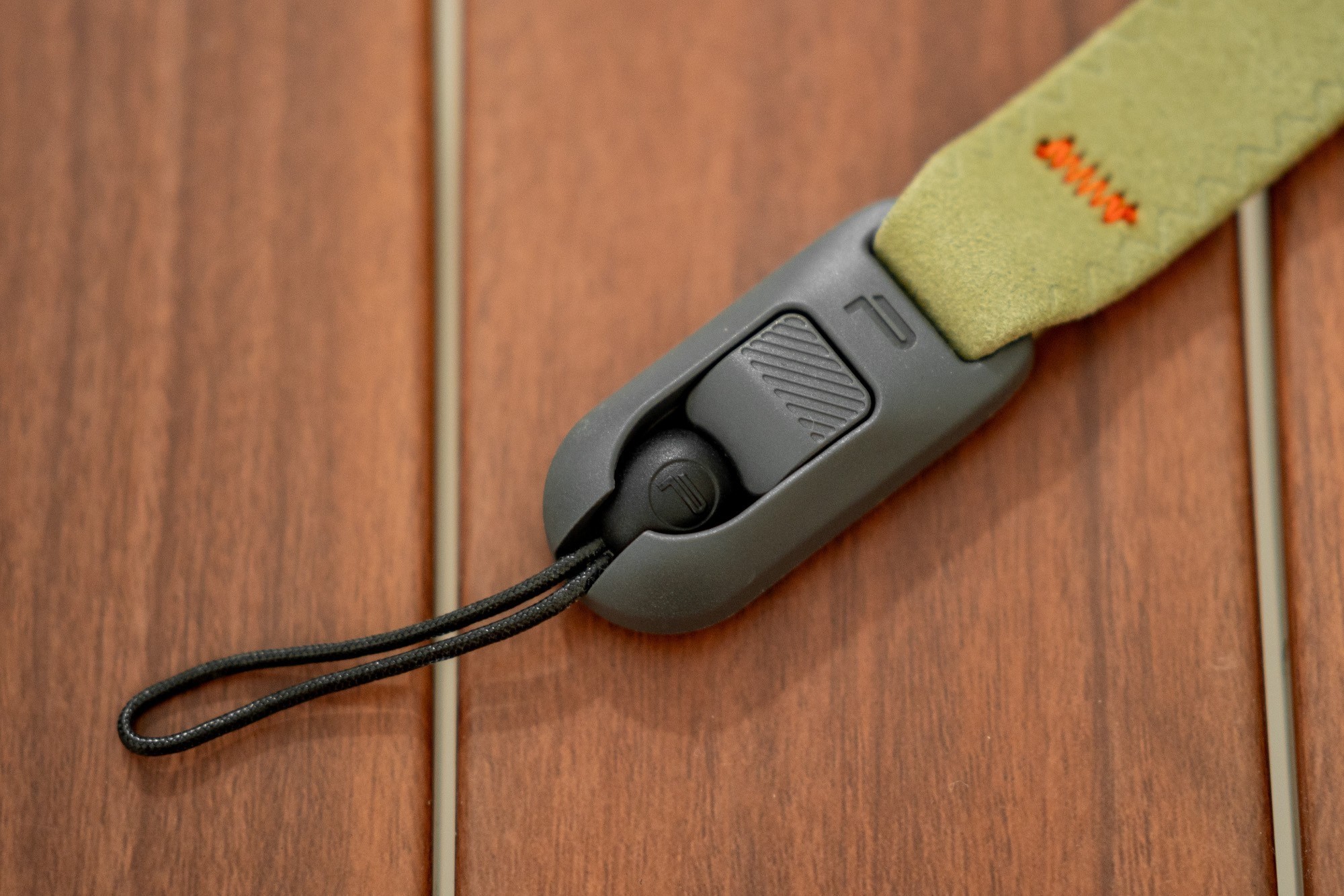 PGYTECH相机背带Air复古款和相机腕带Air评测:时尚舒适,原创快挂扣