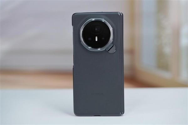 年度折叠屏手机推荐!荣耀Magic V3绒黑色图赏