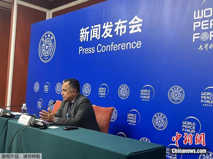 埃及前外长法赫米在新闻发布会上答记者问