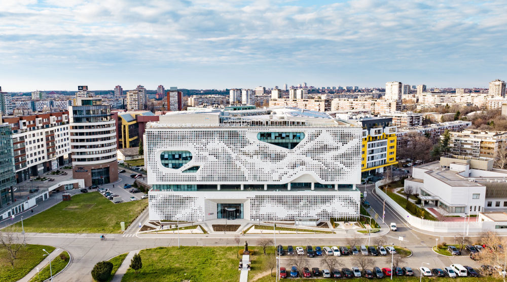 这是2023年12月29日在塞尔维亚首都贝尔格莱德航拍的贝尔格莱德中国文化中心大厦。