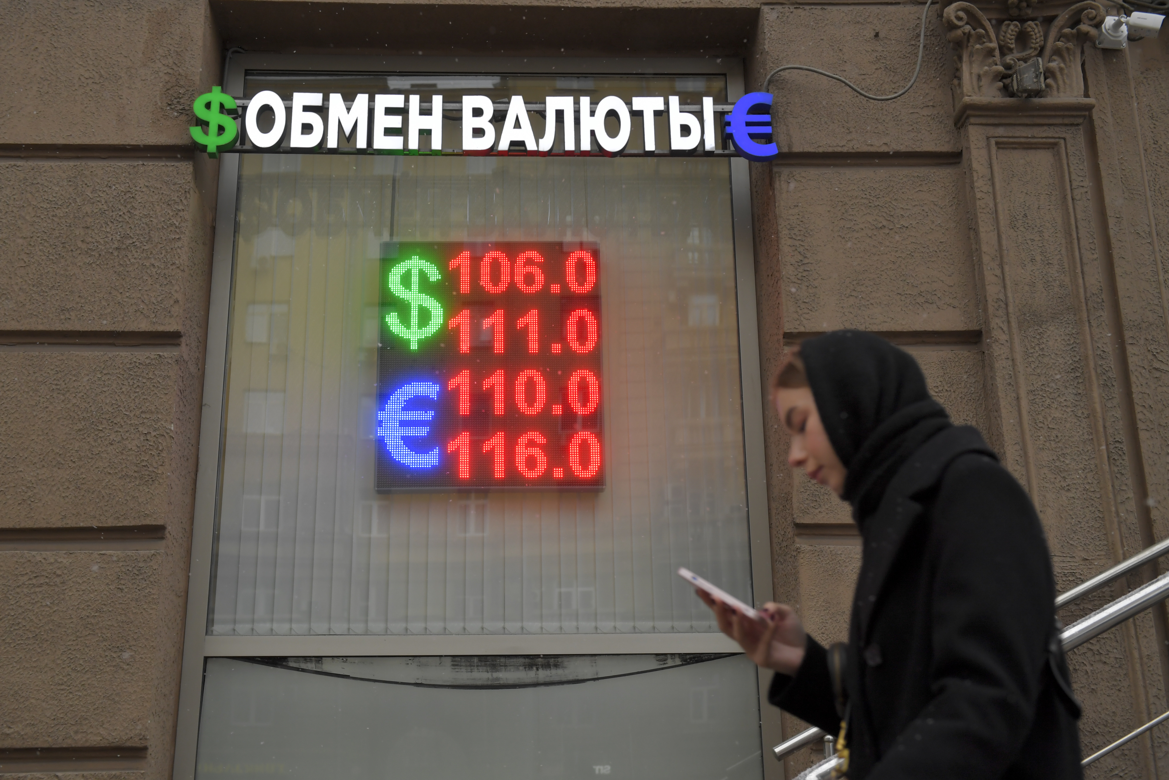 俄央行宣布年底前暂停在国内市场购汇_凤凰网