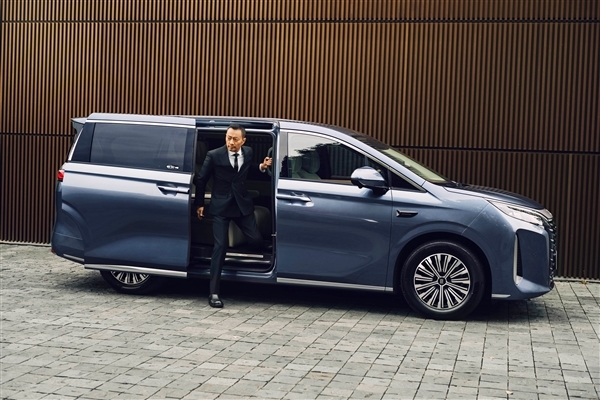 比亚迪夏MPV形象代言人身份揭秘:“硬汉”张涵予