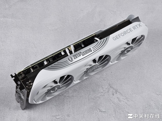 【有料评测】索泰RTX 4070 Ti SUPER TRINITY OC月白显卡评测 秀外慧中