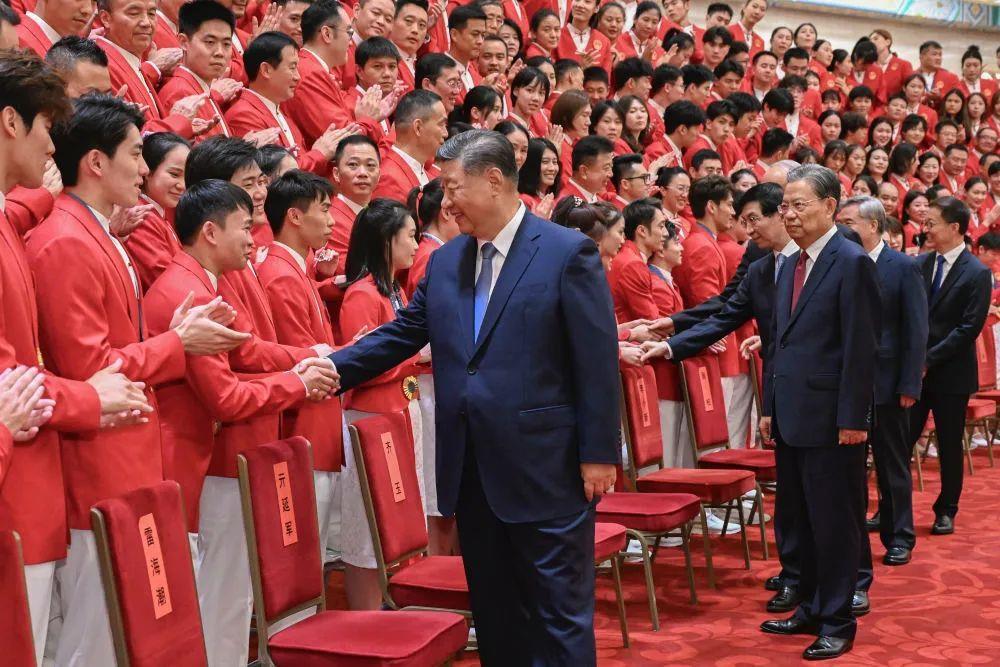 △8月20日，习近平总书记在人民大会堂接见第33届夏季奥林匹克运动会中国体育代表团全体成员。