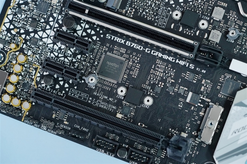 高颜值小板!华硕ROG STRIX B760-G GAMING WIFI S小吹雪评测:稳上8000!