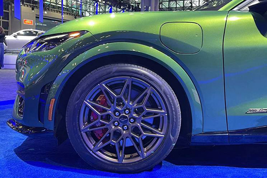 采用独特车身涂装福特电马gt青铜版首发